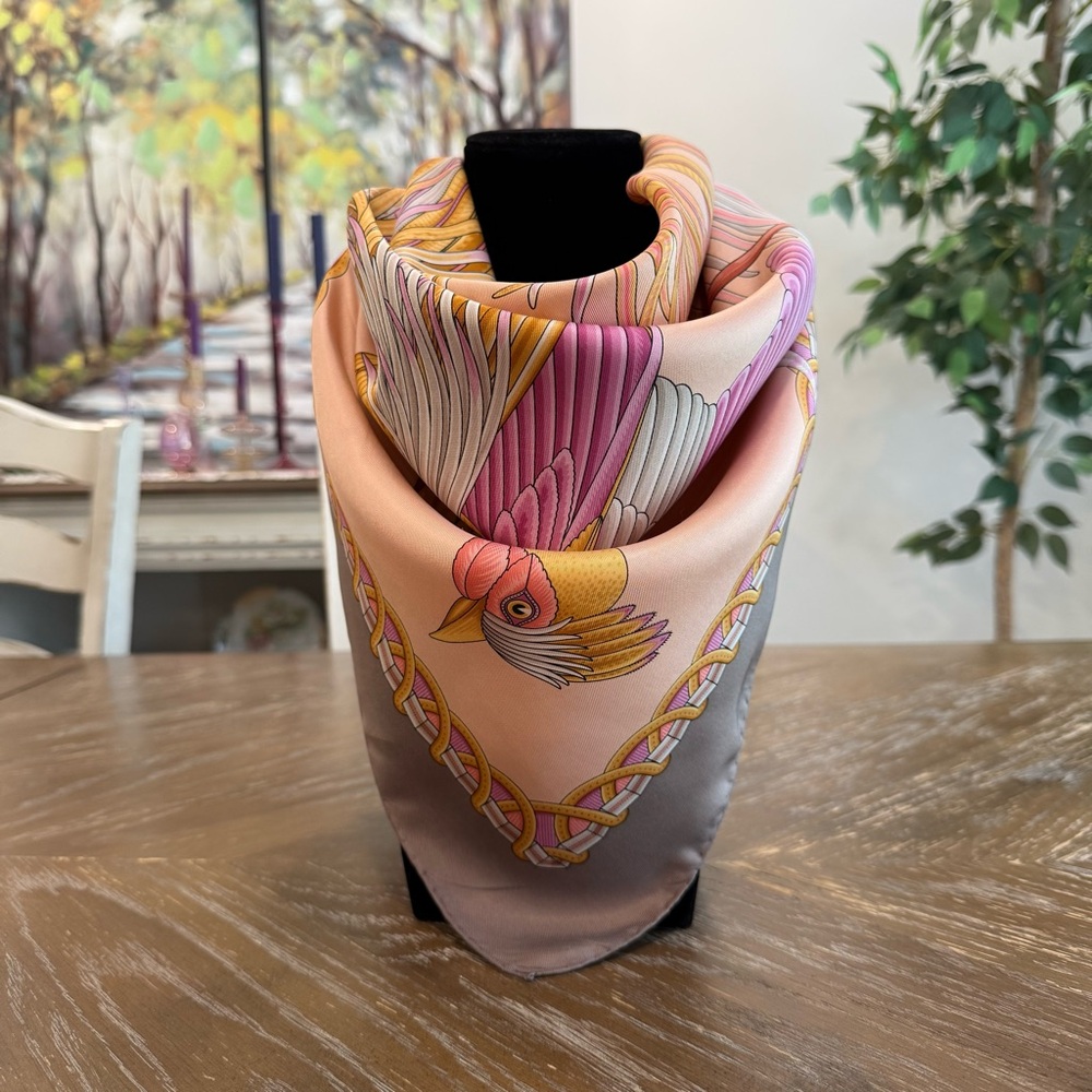 Authentic Salvatore Ferragamo Scarf - Picture 4 of 10